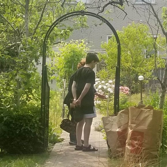 Meet your Posher, Claudia - Picture 1 of 1